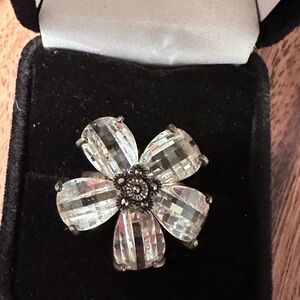 Elegant Silver Flower Ring